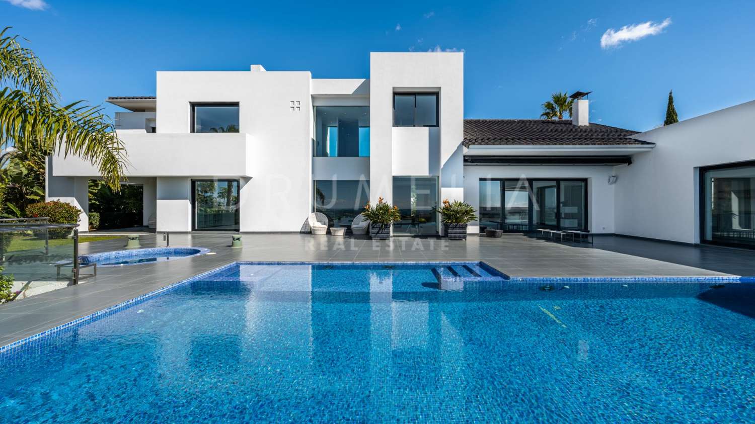 Villa for sale in Los Flamingos (Benahavís)