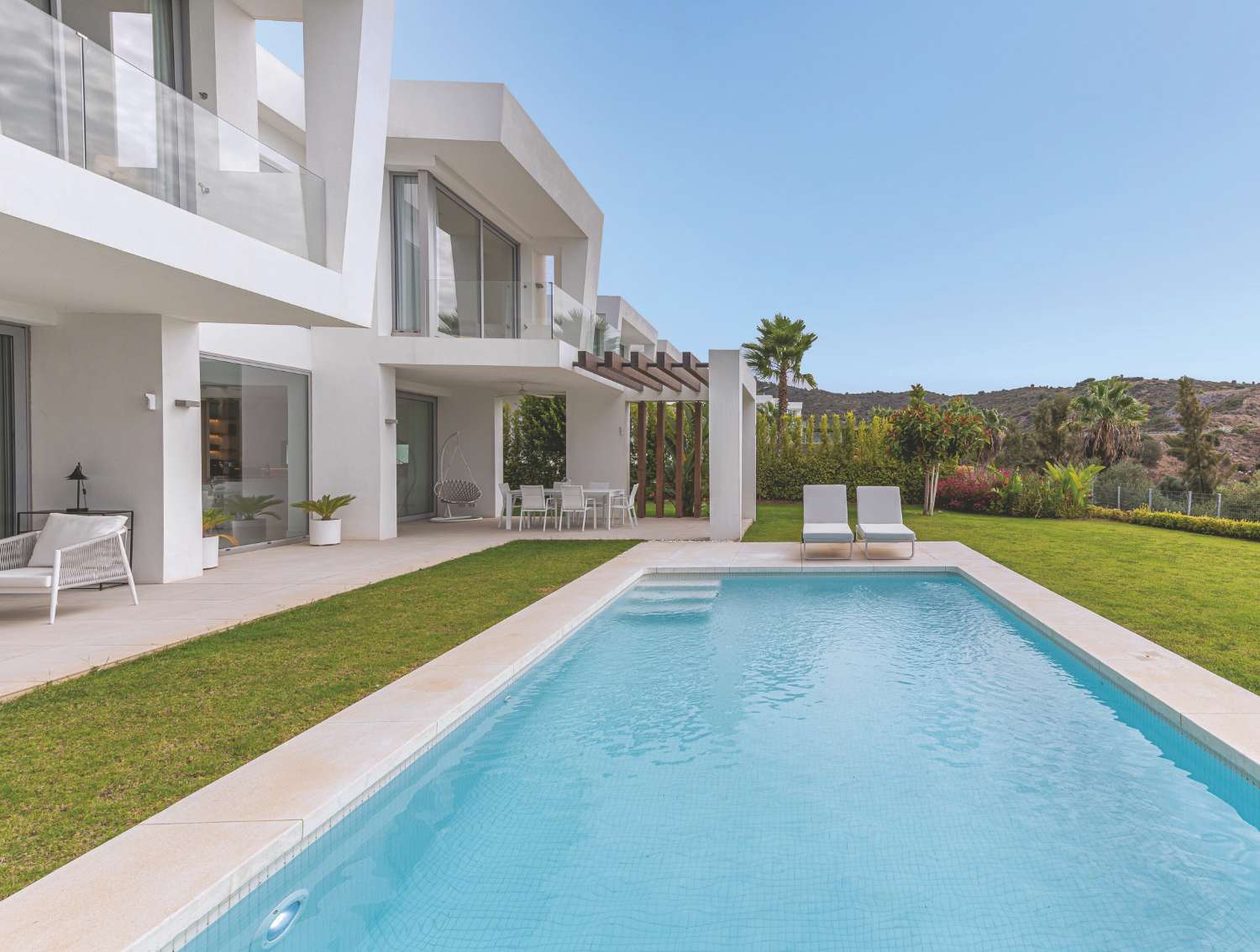 PRECIOSA VILLA EN SANTA CLARA GOLF, Marbella CON ESPECTACULARES VISTAS AL GOLF Y AL MAR