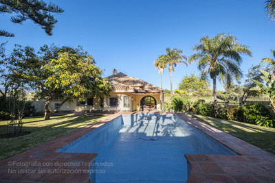 Villa for sale in Estepona