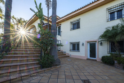 Villa for sale in Estepona