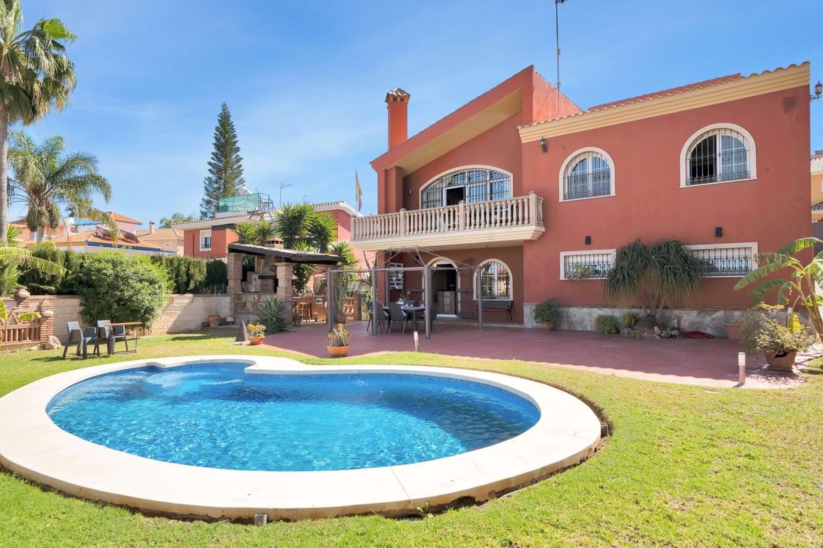 Villa te koop in Alhaurín de la Torre