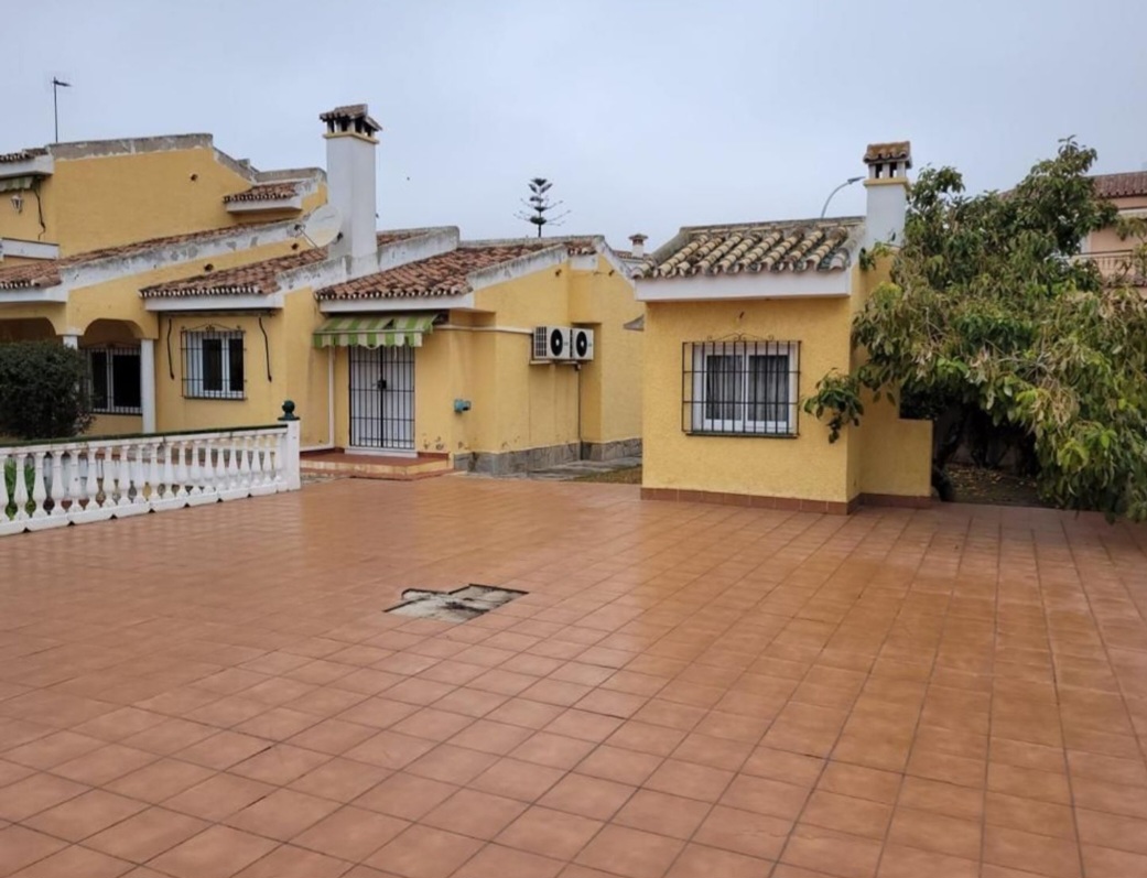 Villa myynnissä Solymar - Puerto Marina (Benalmádena)