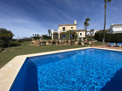 Villa for sale in La Duquesa (Manilva)