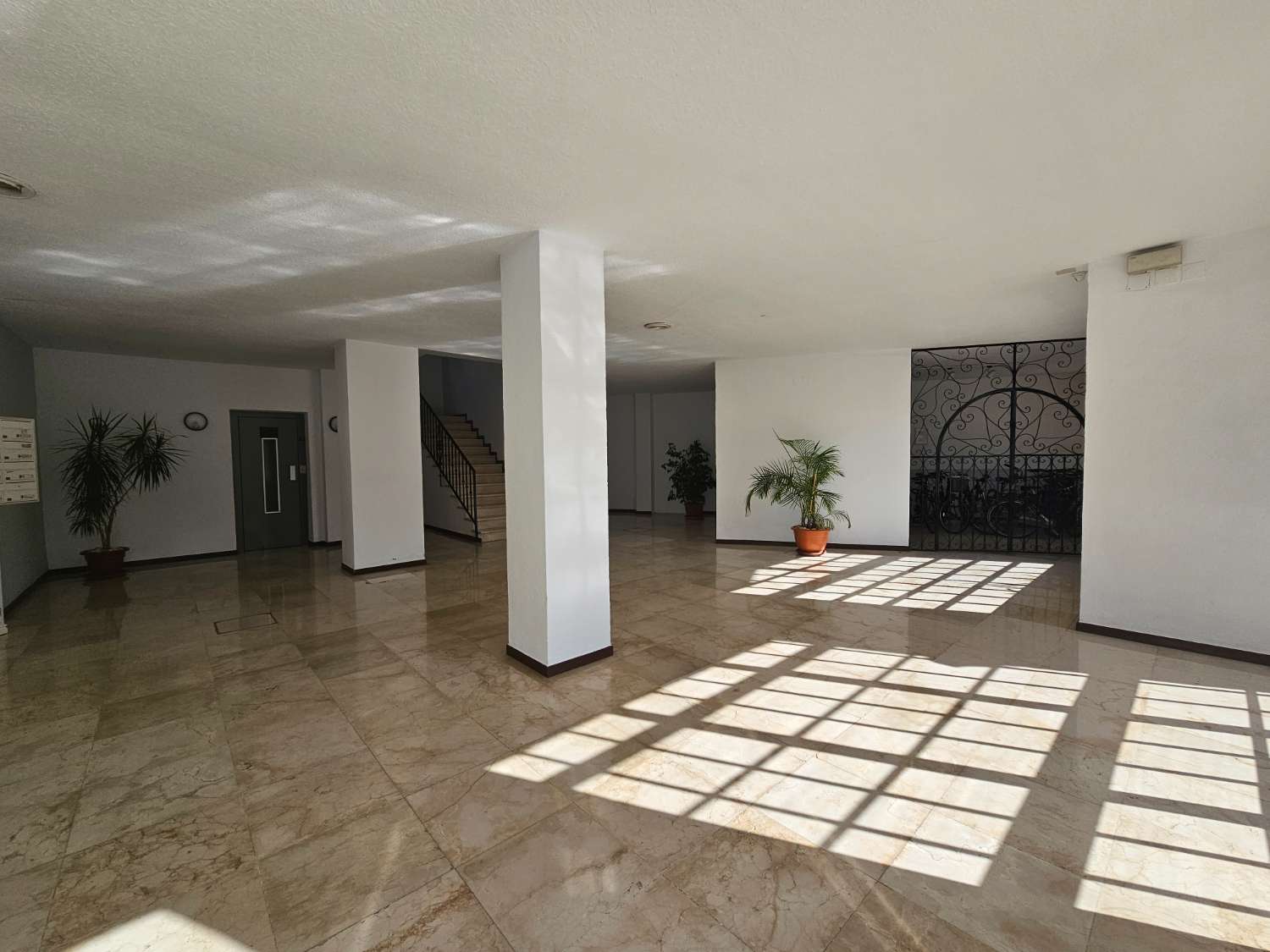 Apartamento en venta en Los Pacos, Torremolinos