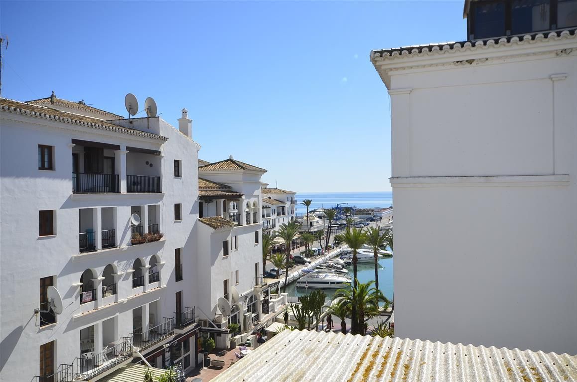 Penthouse salgai in Puerto de la Duquesa (Manilva)