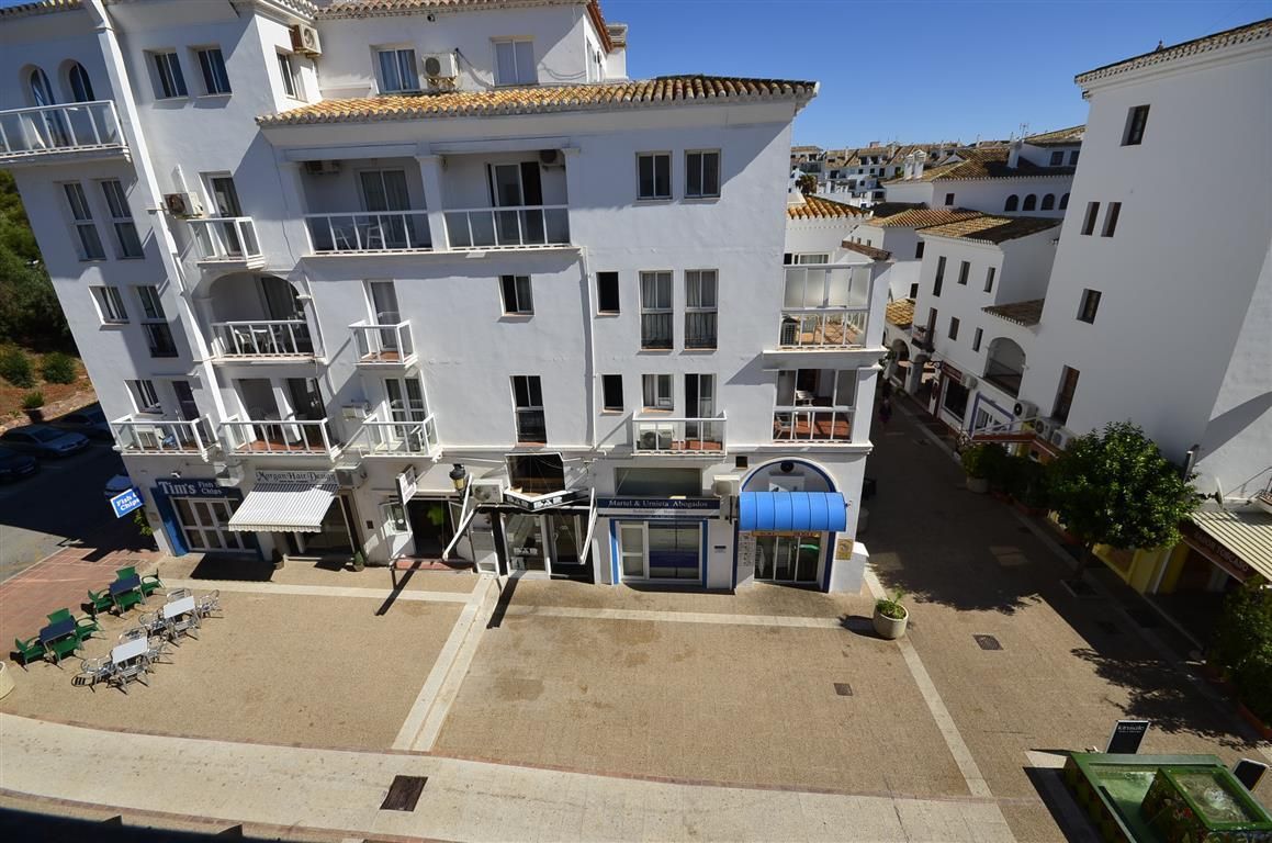 Penthouse salgai in Puerto de la Duquesa (Manilva)