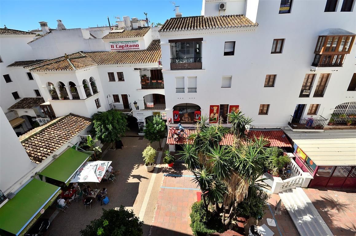 Penthouse salgai in Puerto de la Duquesa (Manilva)