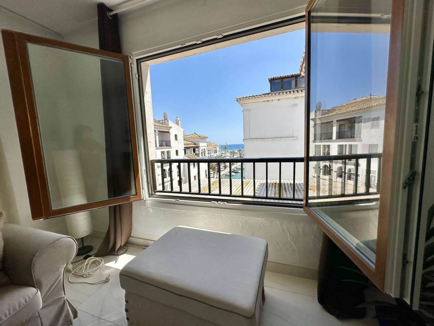 Penthouse salgai in Puerto de la Duquesa (Manilva)